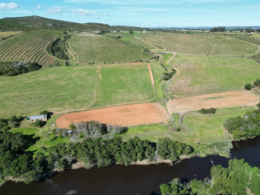 6 Bedroom Property for Sale in Stilbaai Oos Western Cape